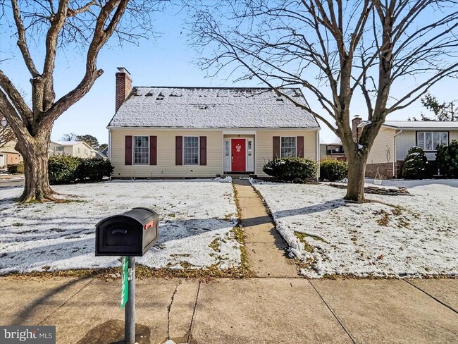 Building Photo - 902 Cypress St