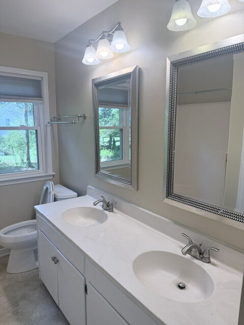 Building Photo - Spacious Cape in Woodlake Available Immediately