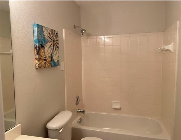 Building Photo - 9812 Fillmore Dr