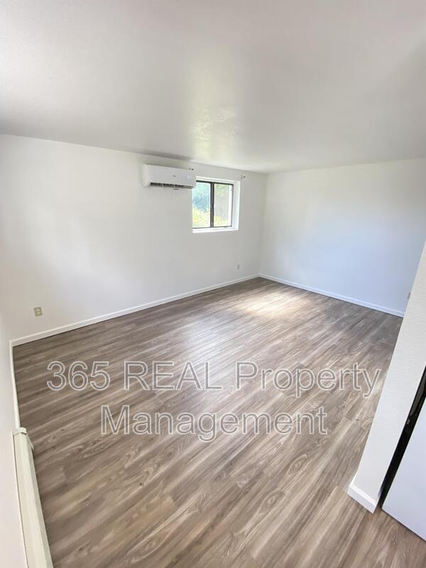 Building Photo - 216 14th St