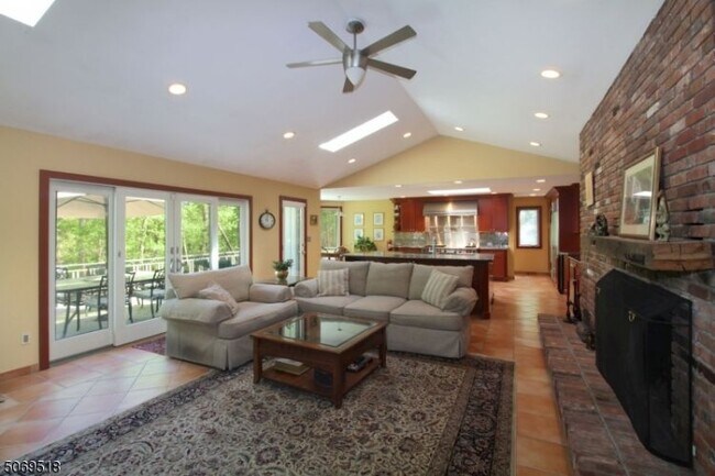 Building Photo - 3 India Brook Dr