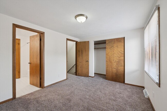 Building Photo - 5427-5433 Glenridge