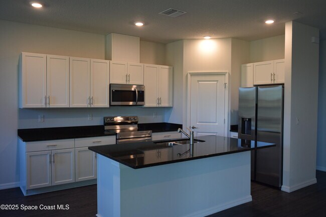 Building Photo - 3143 Fullerton Ave