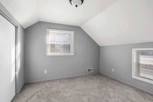 Building Photo - 108 Depere St