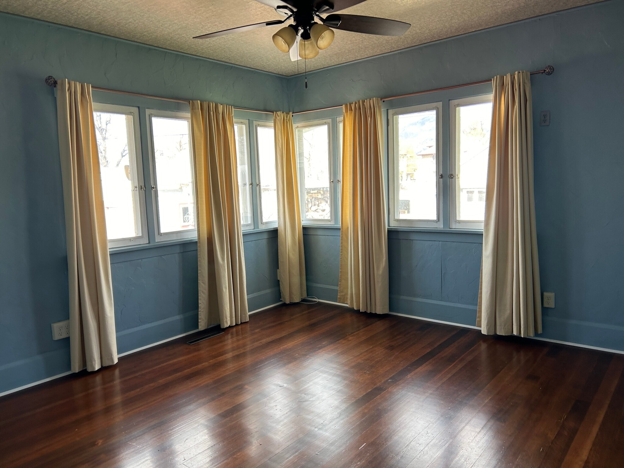 east bedroom - 64 N 200 W