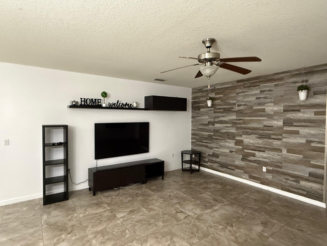 Building Photo - 1806 Sereno Dr
