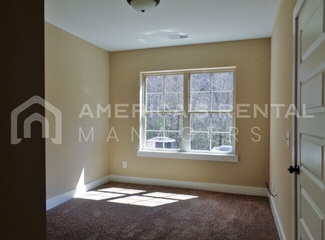 Building Photo - DEPOSIT PENDING!!! Town Home in Gardendale...