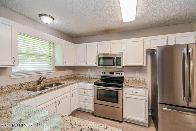 Building Photo - 6638 Lana Ln