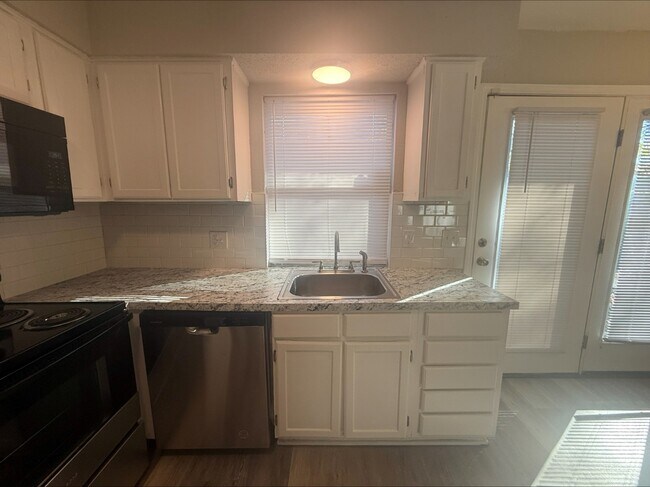 Building Photo - 5303 E 32nd Pl