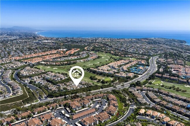 Building Photo - 11 Reina