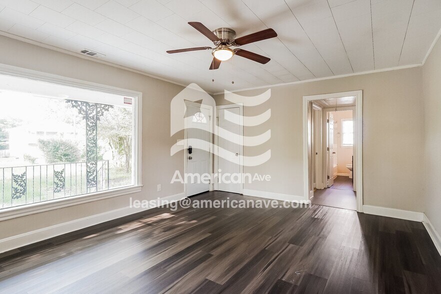 Building Photo - 1503 18th E St