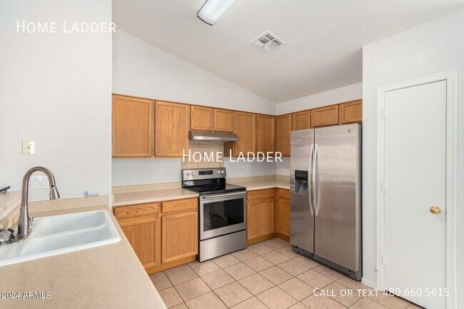 Building Photo - 917 S Del Rancho