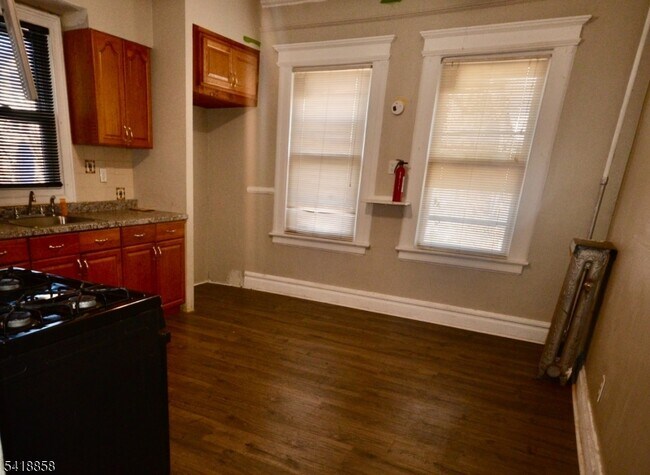 Building Photo - 899 S 18th St