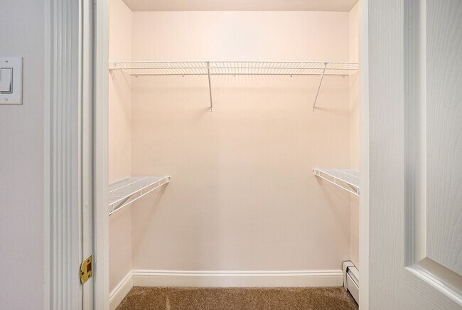 Building Photo - Almont Terrace - 730