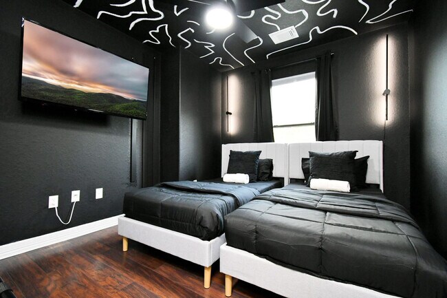 Building Photo - 2905 Baer St