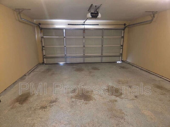 Building Photo - 125 Trellis Way