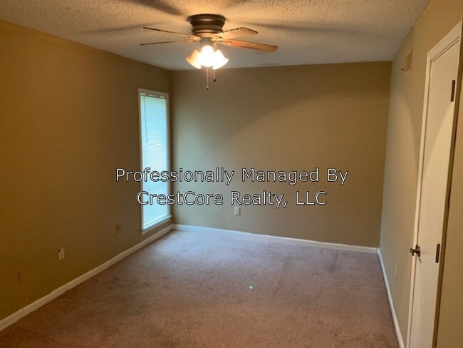 Building Photo - 5441 Fieldcrest Ave