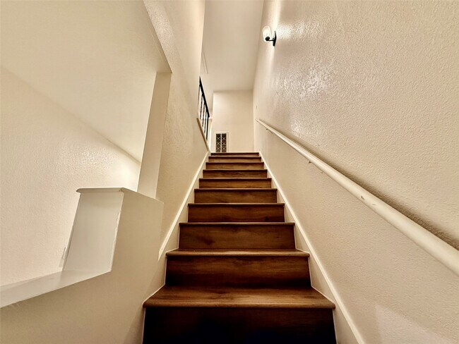 Building Photo - 11122 Village Bend Ln