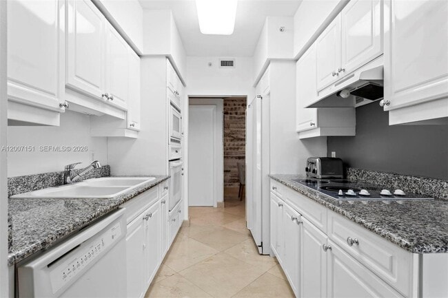 Building Photo - 4779 Collins Ave