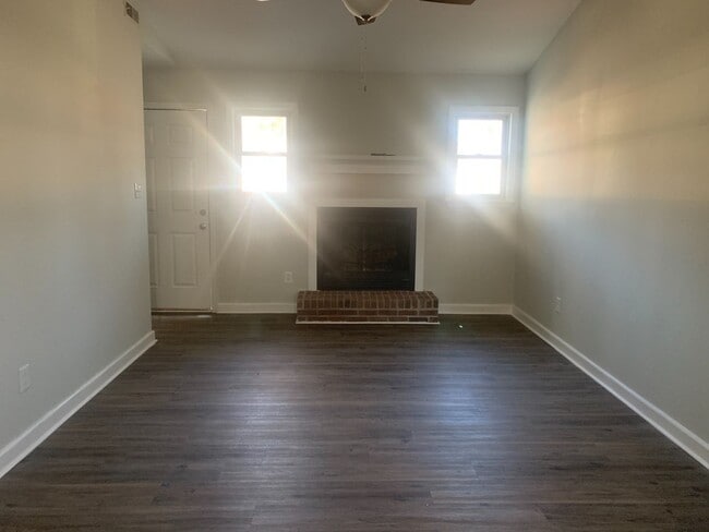 Building Photo - Two Bedroom, One Bath Duplex in Havelock
