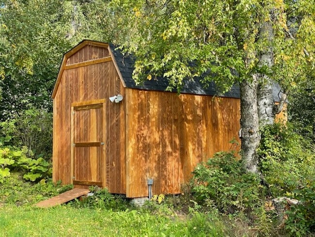 Building Photo - Cozy updated 2 bedroom 1 bathroom chalet i...