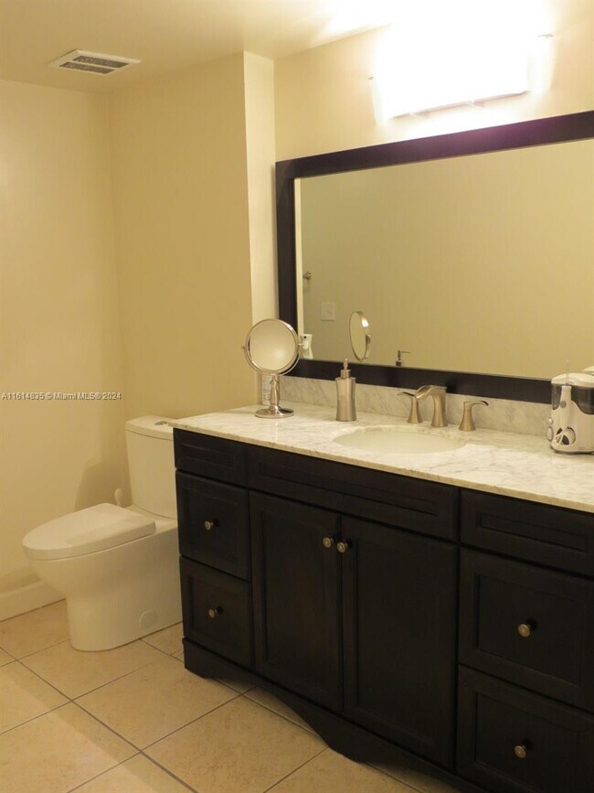 Building Photo - 140 SW 117th Ave