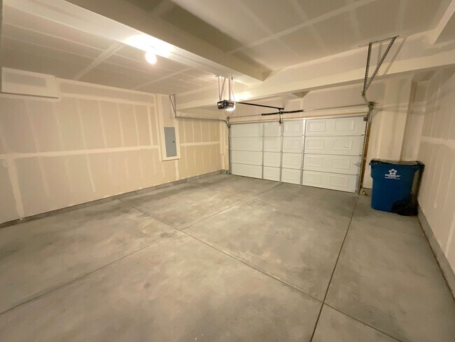 Building Photo - 4 Bedroom Townhome Available Near Tutt Blvd & E Woodmen Rd