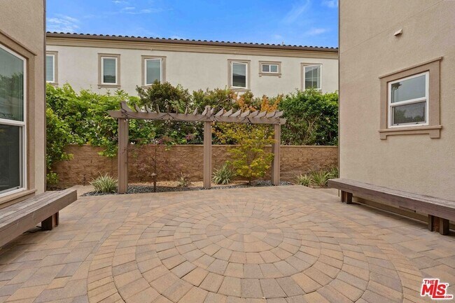 Building Photo - 11925 N Ricasoli Way
