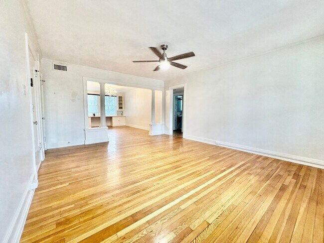 Building Photo - Top-Floor 2 Bedroom Condo in Gated Community with Huge Balcony & Elegant Marble Bath