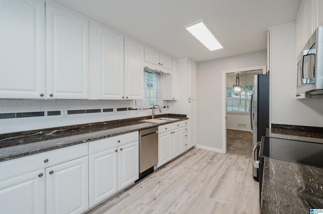 Building Photo - 1440 Hickory Ln