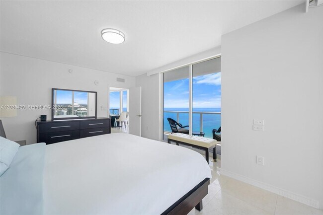 Building Photo - 16699 Collins Ave