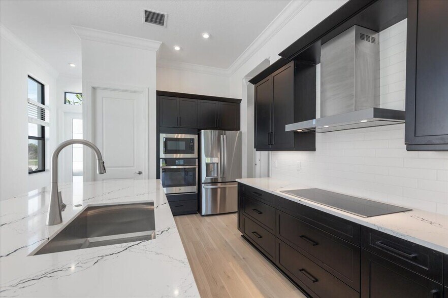 Building Photo - 116 SE Cortile Enza