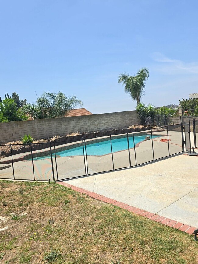 Building Photo - BEAUTIFUL 4 BEDROOM 3 BATH HOUSE. MOVE IN ...