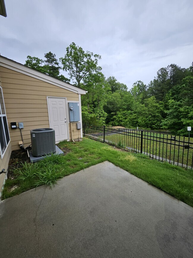 Building Photo - 110 Fargale Ln