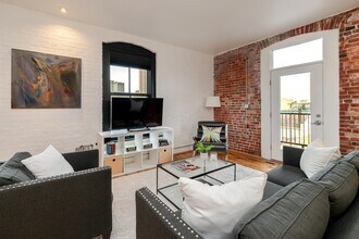 Building Photo - 225 N 4th St