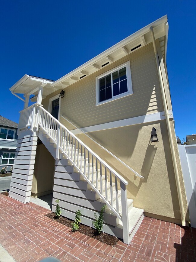 Building Photo - 205 Oak Tree Cir