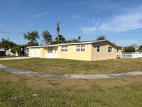 Building Photo - 5882 Bimini Cir E
