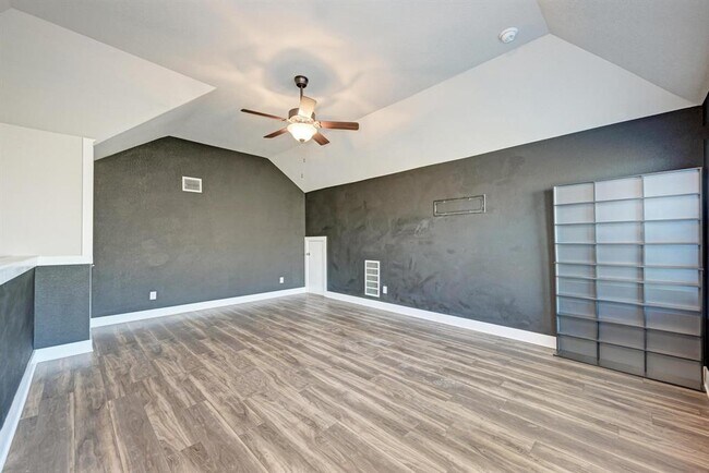 Building Photo - 136 Finley St