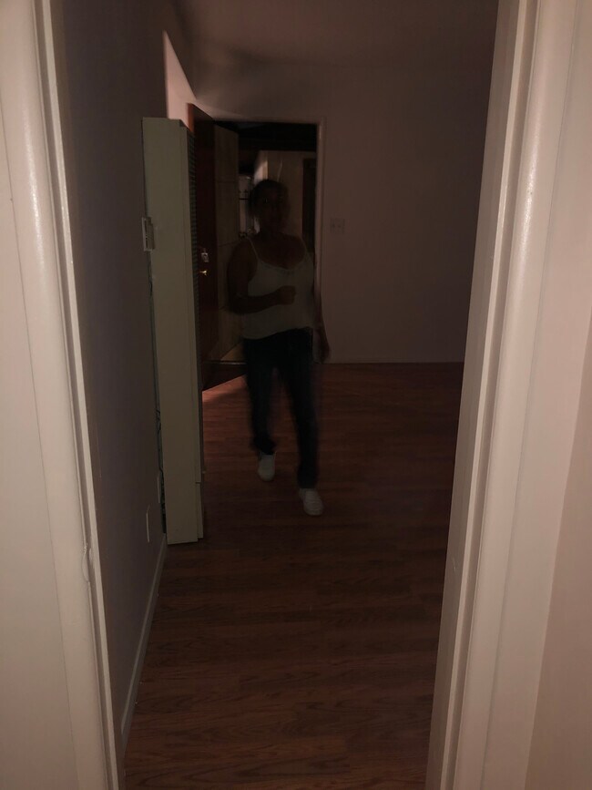 Building Photo - 407 Violet Ave