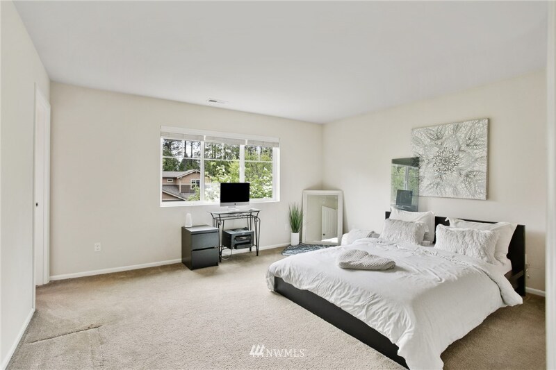 Building Photo - 4703 Strathmore Cir SW