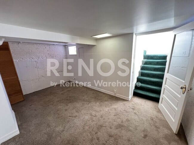 Building Photo - Charming 1 Bed / 1 Bath Duplex with basement Near Washington Park – Available Now!