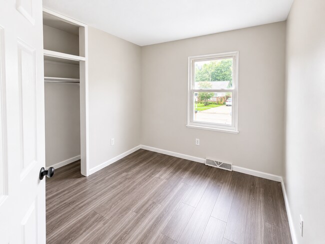 Building Photo - Beautifully Renovated 4BR Retreat with Spacious Yard in North Columbus