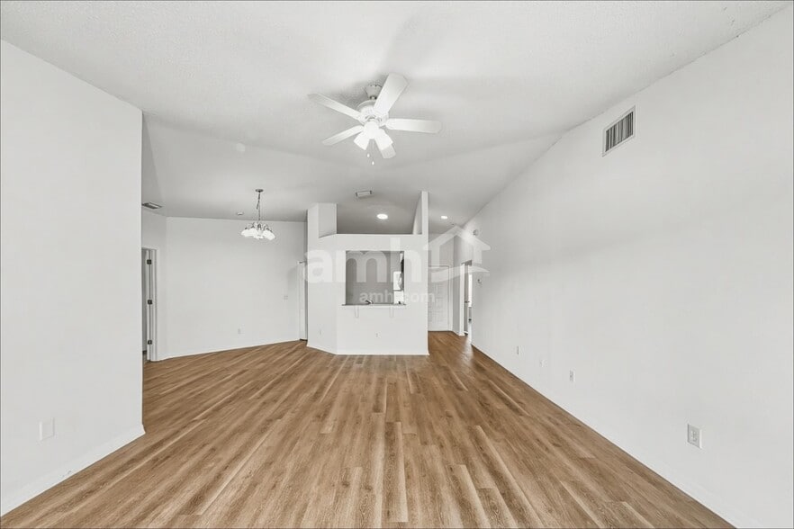 Building Photo - 11806 Brenford Crest Dr