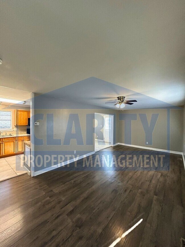 Building Photo - Super cute 3 bedroom house!!