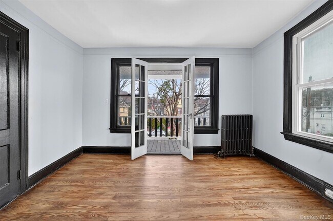 Building Photo - 364 Ashford Ave