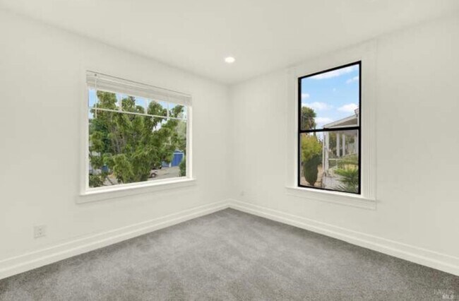 Building Photo - 324 Ohio St