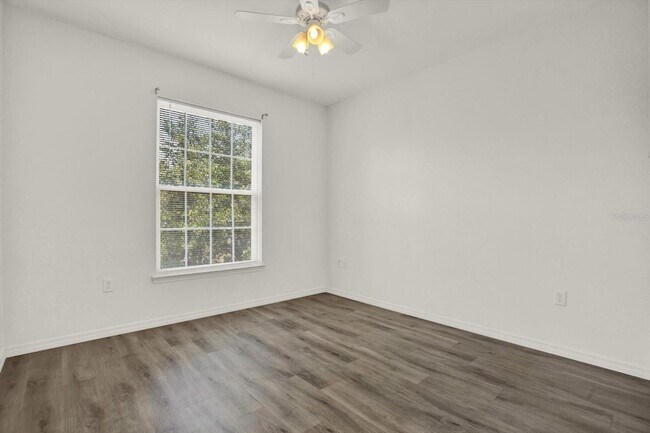 Building Photo - 10201 Courtney Palms Blvd