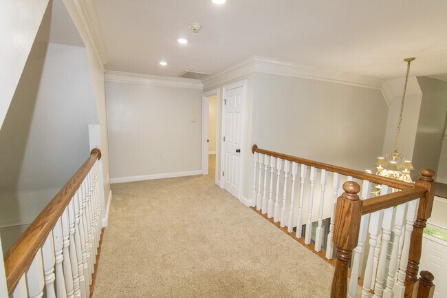 Building Photo - 906 Monarch Cir
