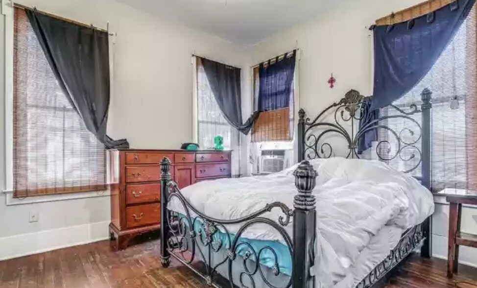 Master - 719 W French Plz