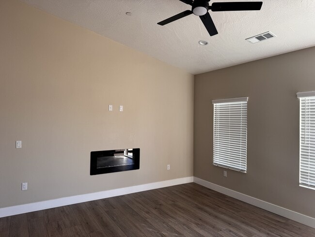 Building Photo - 10367 9th Ave